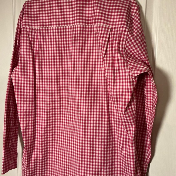 Linda Uomo Performance Shirt in Vibrant Pink - Picture 2 of 7